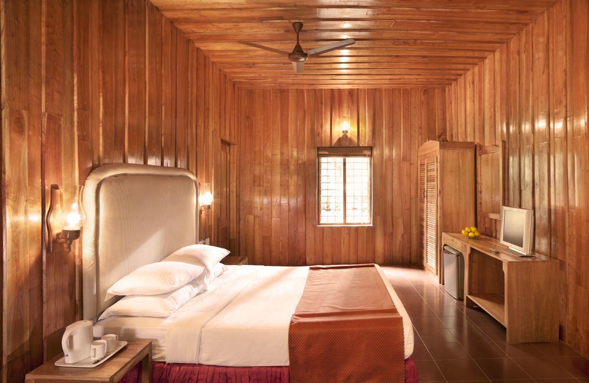 Готель Woods N Spice - Thekkady Kumily Екстер'єр фото